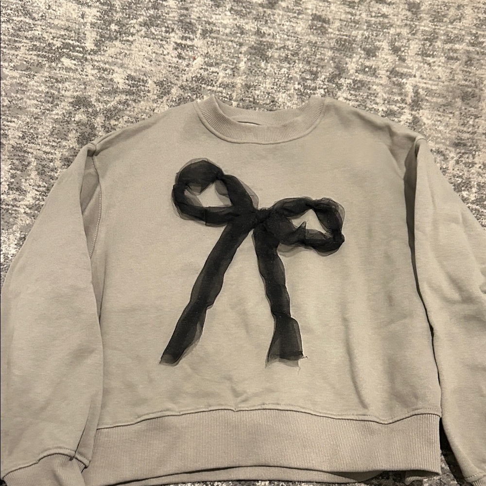 Zara girls Gray Sweatshirt with Black Tulle Bow size 13-14